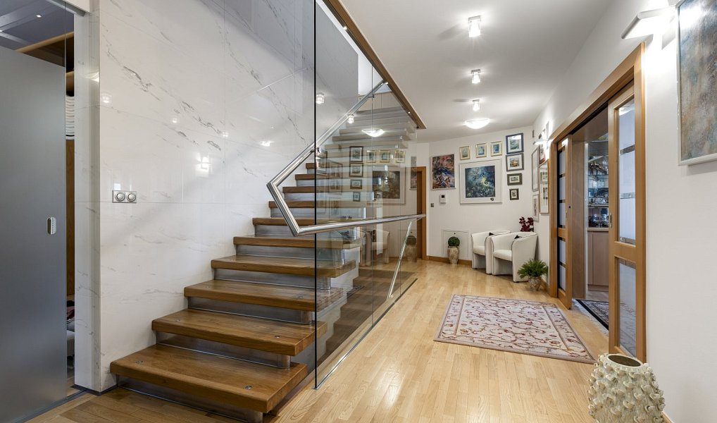 Prodej domu 718 m² s pozemkem 1 306 m², Ráby – náhled fotky 6