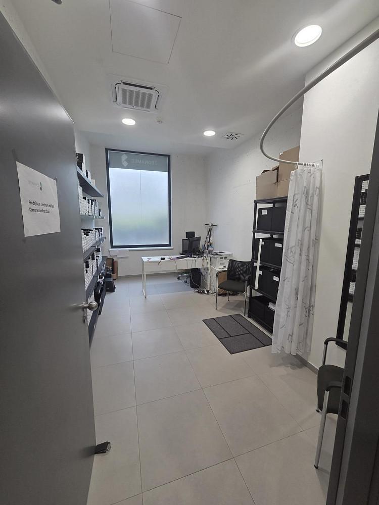 Pronájem kanceláře 15 m² — photo 3