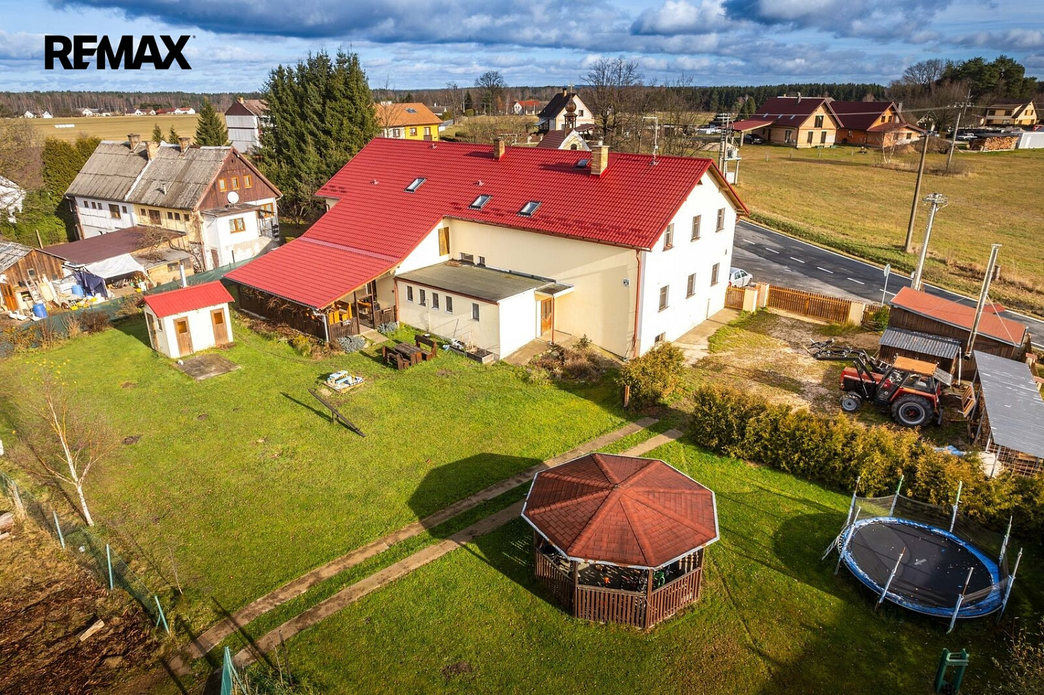 Prodej domu 400 m² s pozemkem 3 199 m²