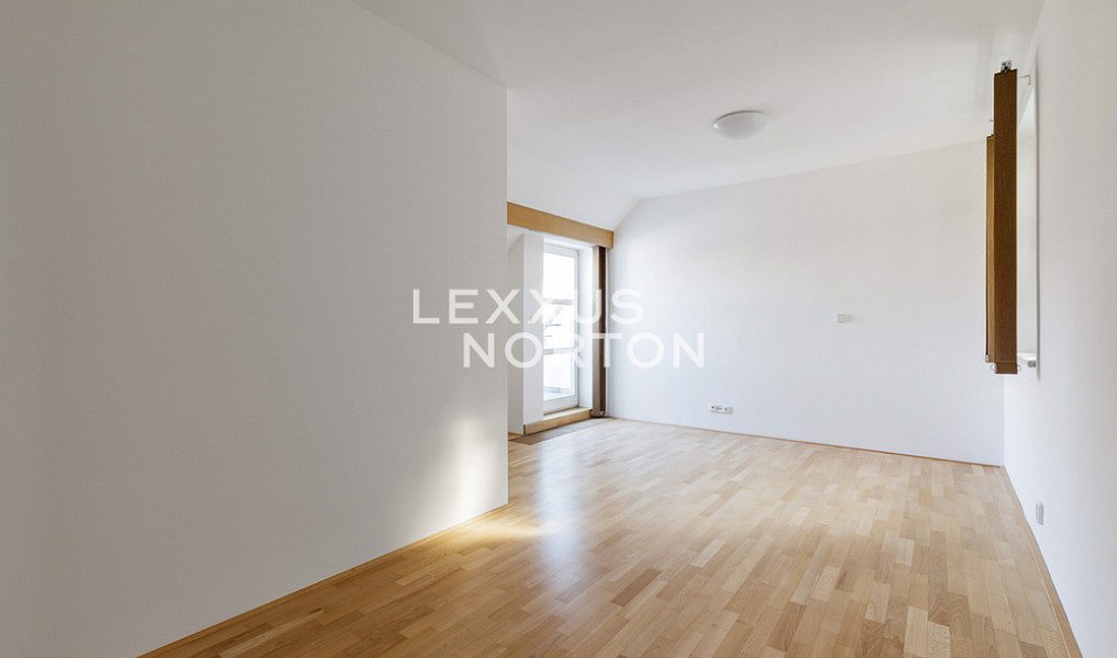 Pronájem bytu atypického 90 m², Praha – náhled fotky 3