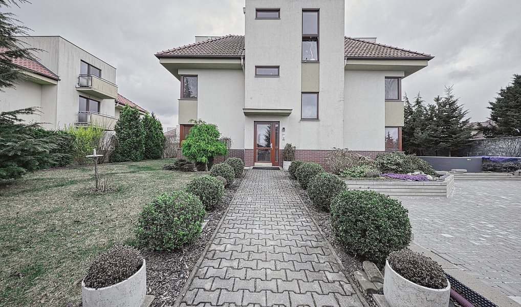 Pronájem bytu 4+1 88 m², Jesenice – náhled fotky 11