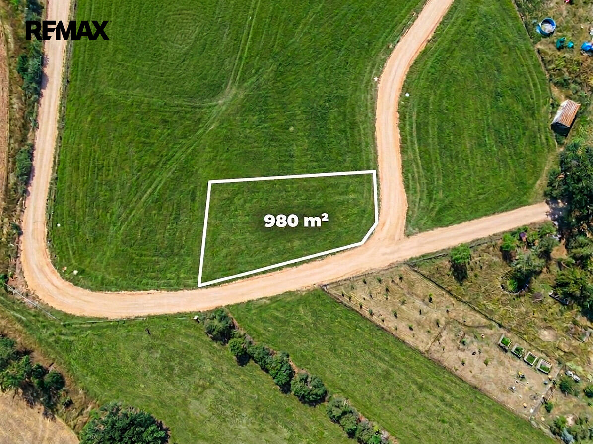 Prodej stavebního pozemku 980 m² – fotografie 2