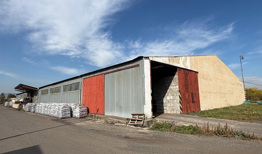 Pronájem komerčního prostoru, 900 m², Most, Malé Březno