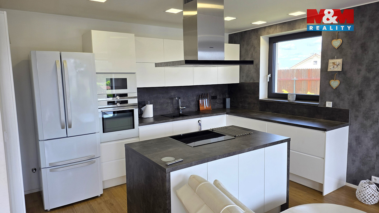 Prodej domu 220 m² s pozemkem 828 m² — photo 2