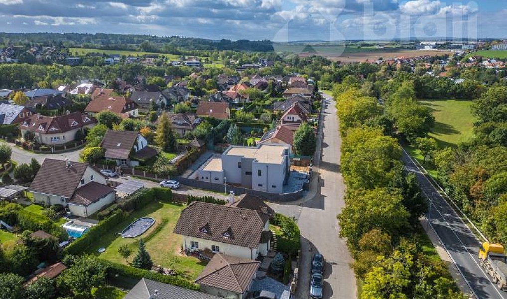 Prodej stavebního pozemku 784 m², Jesenice – náhled fotky 11
