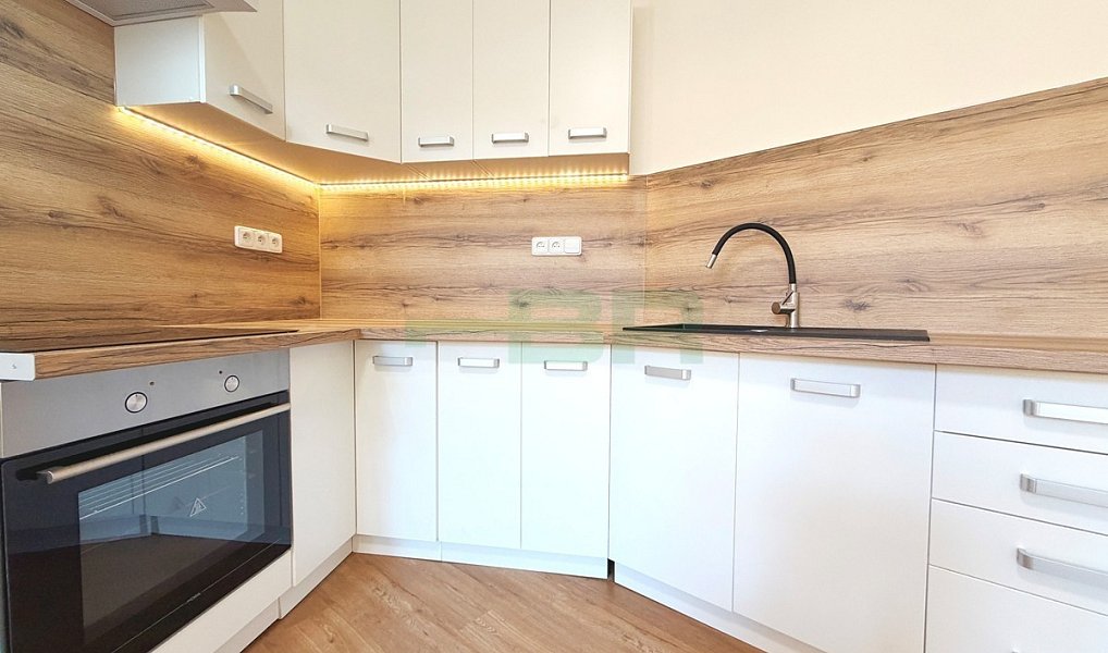 Pronájem bytu 2+kk, 38 m², Střešovice - Praha 6, Praha