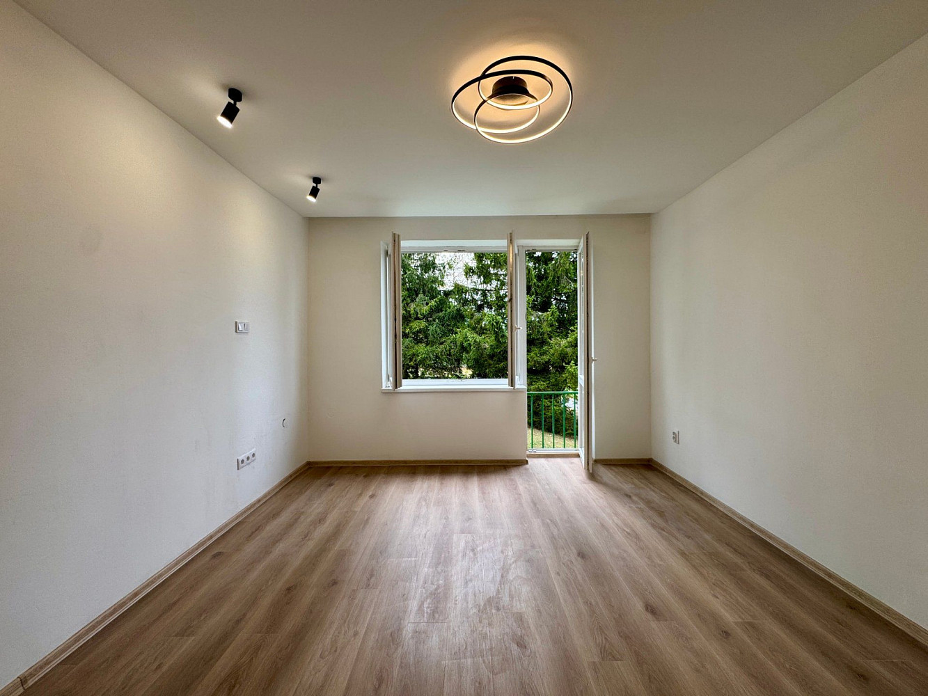 Pronájem bytu 2+1 68 m² – fotografie 3