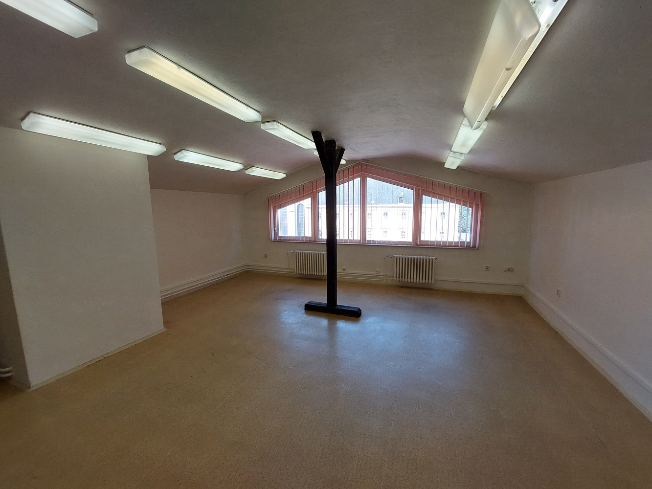 Pronájem kanceláře 22 m² – fotografie 2