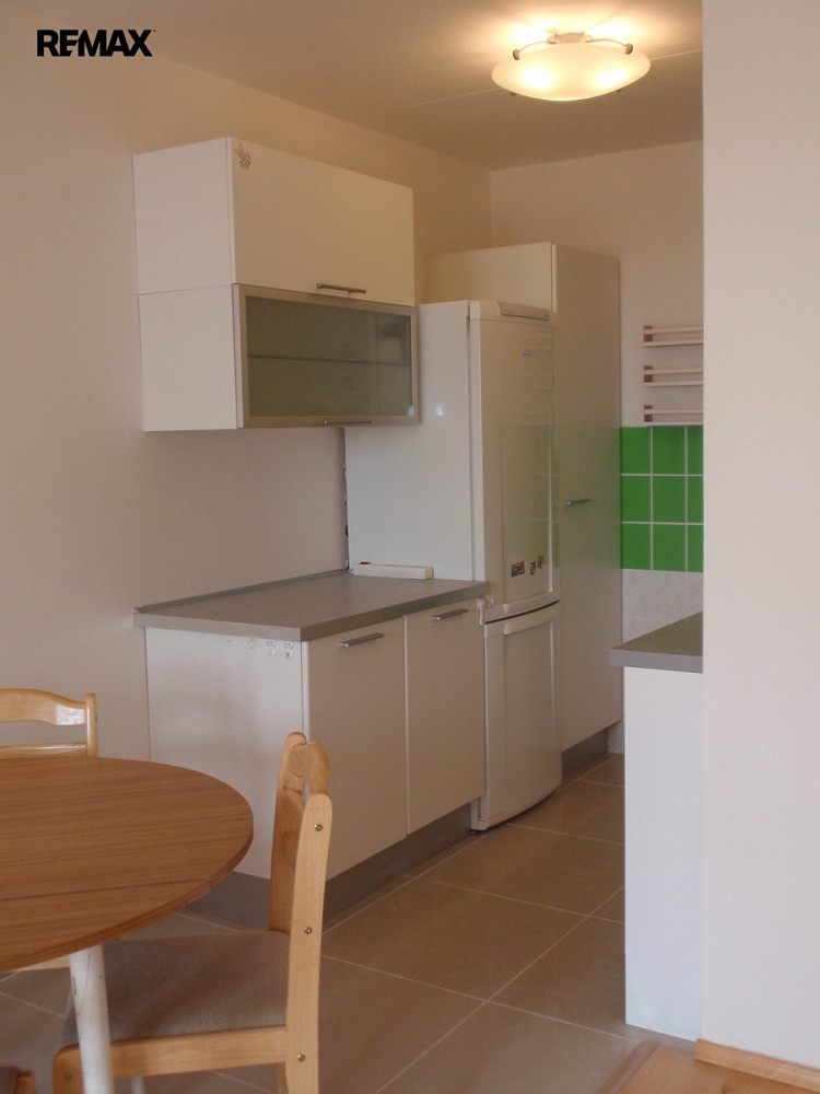 Pronájem bytu 2+kk 48 m² – pohled 2