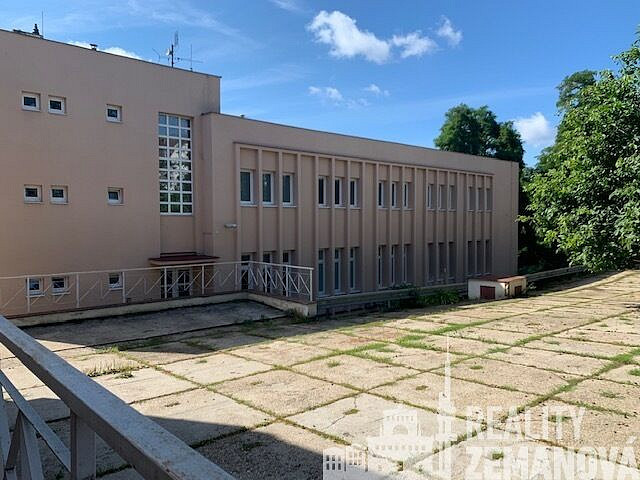 Pronájem kanceláře 347 m² – fotografie 2