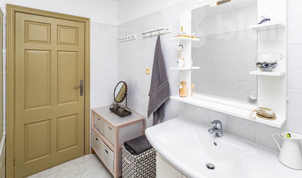 Prodej domu 250 m² s pozemkem 11 733 m², Kolinec – náhled fotky 12