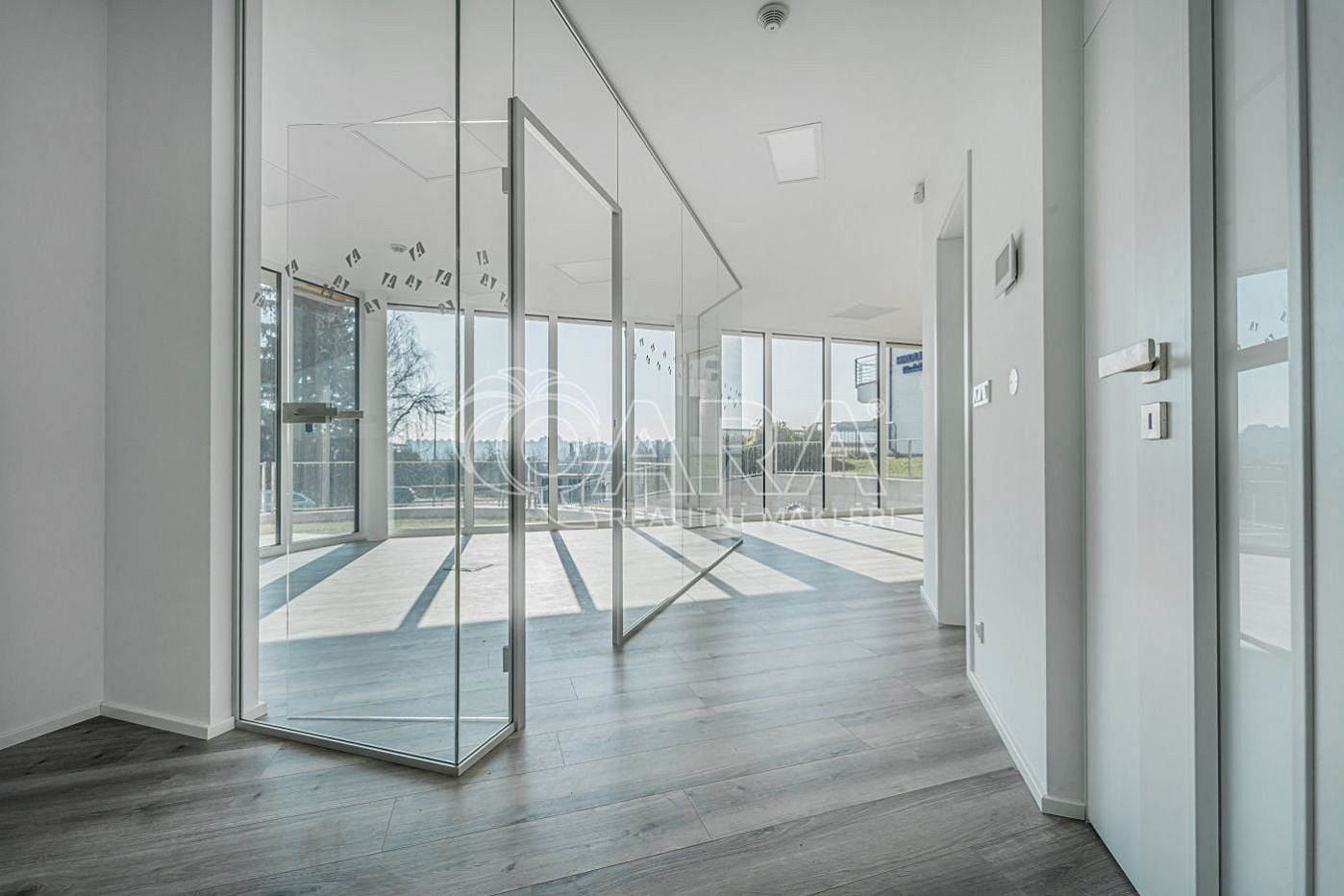 Pronájem kanceláře 96 m² – fotografie 2