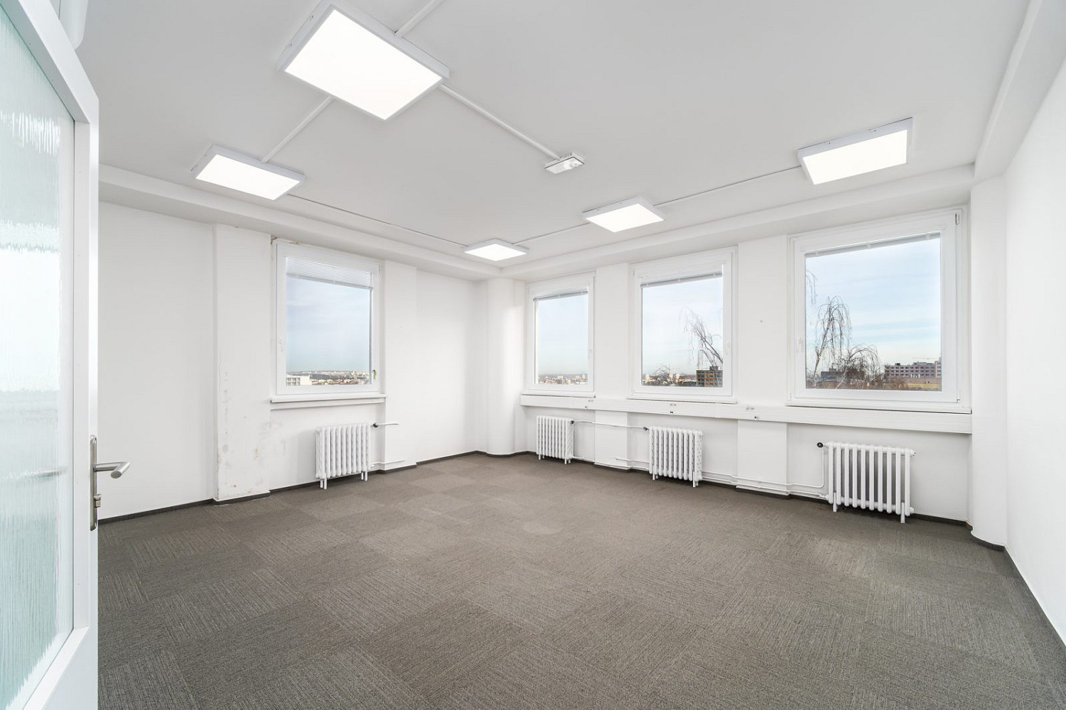 Pronájem kanceláře 270 m² – fotografie 2