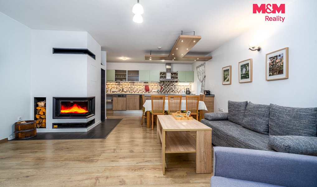 Prodej domu 325 m² s pozemkem 7 915 m², Dubá – náhled fotky 2