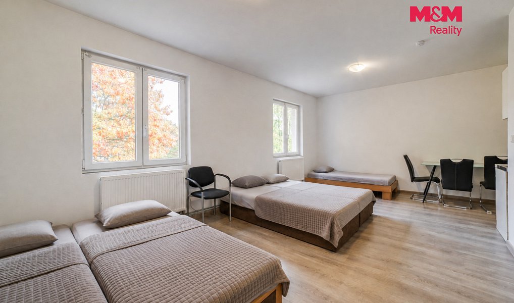 Prodej nájemního domu, činžáku 360 m², Nová Role – náhled fotky 2