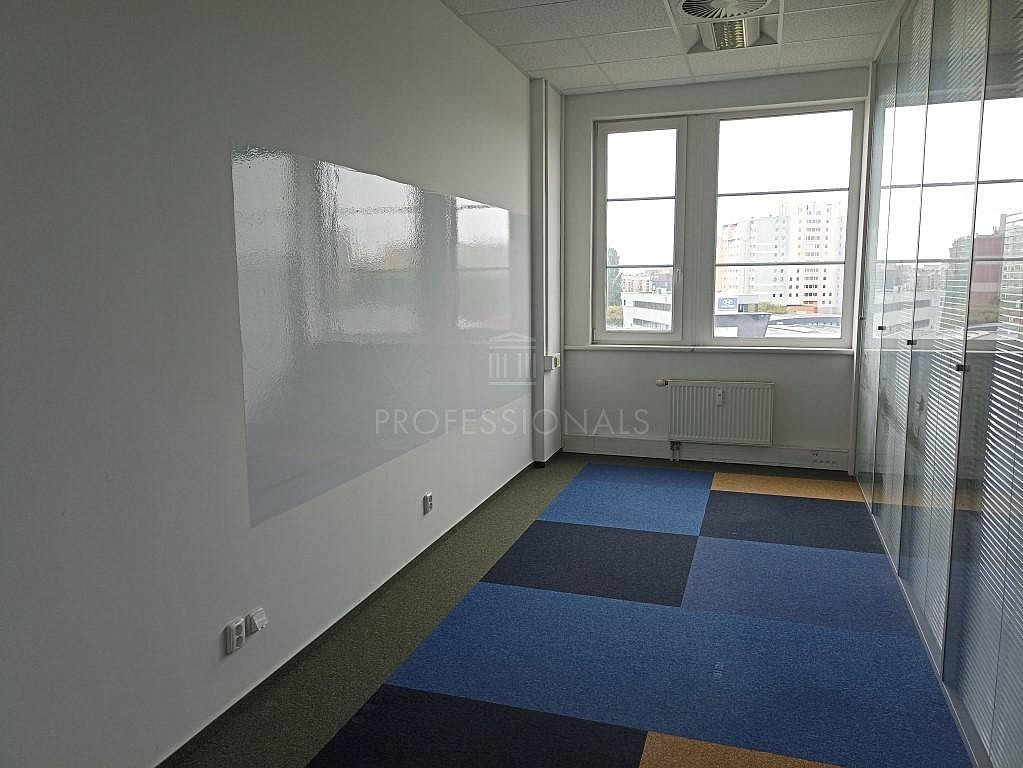 Pronájem kanceláře 390 m² – fotografie 4