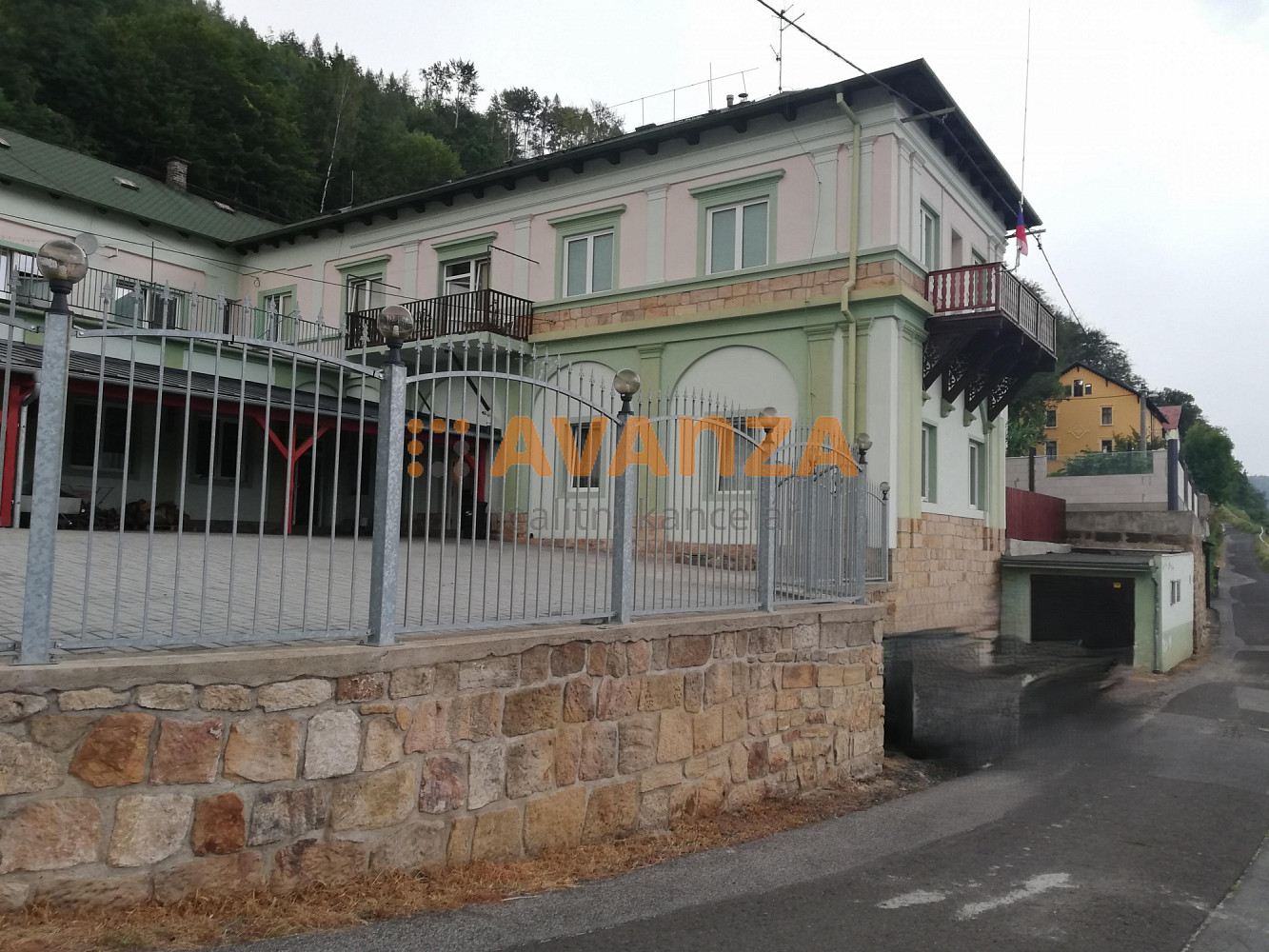 Prodej komerčního objektu (jiného typu) 1 000 m² – fotografie 2