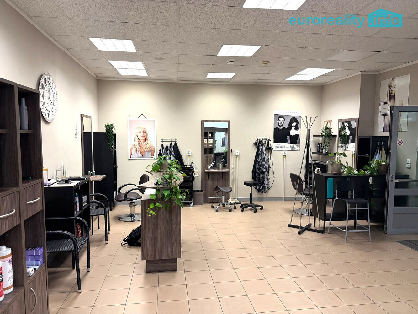 Pronájem obchodních prostor 57 m² – fotografie 2