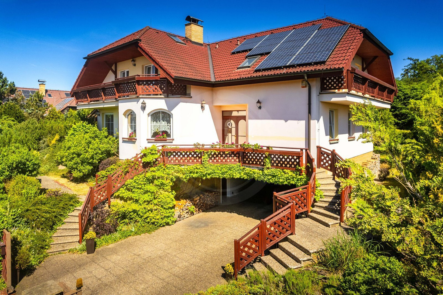 Prodej domu 340 m² s pozemkem 1 147 m²
