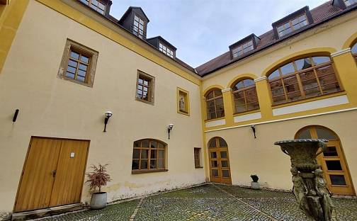 Prodej domu 2 500 m² s pozemkem 6 302 m², U Tvrze, Třebotov, okres Praha-západ