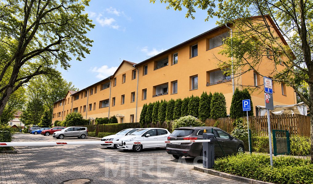 Pronájem bytu 3+kk 99 m², Milovice – náhled fotky 11