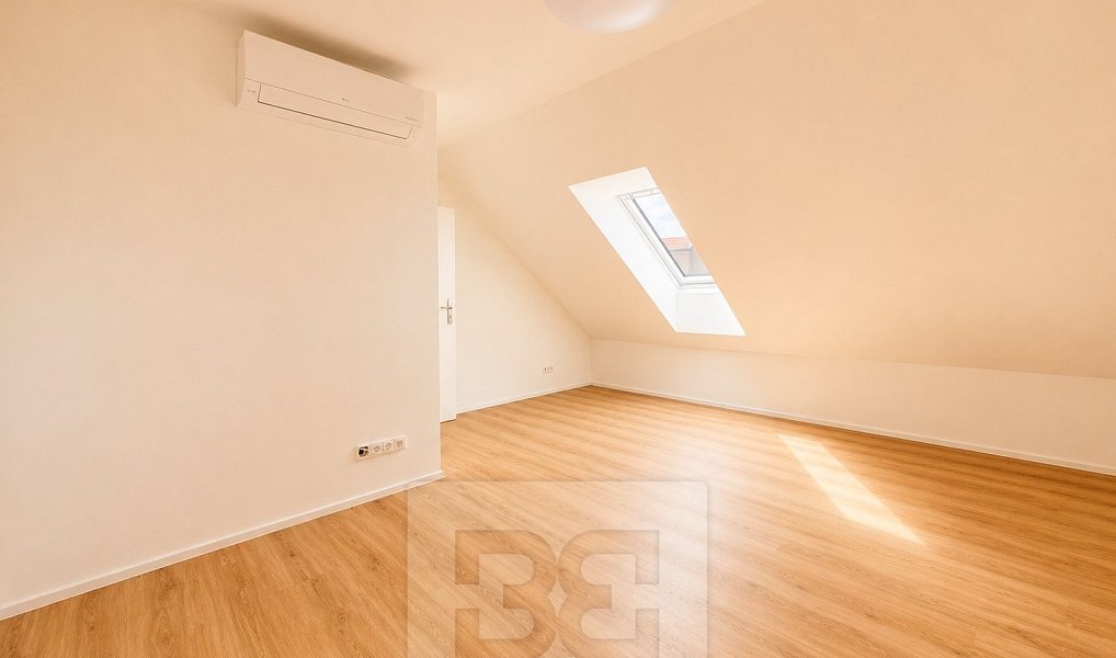 Pronájem bytu 2+1 72 m², Střelice – náhled fotky 12