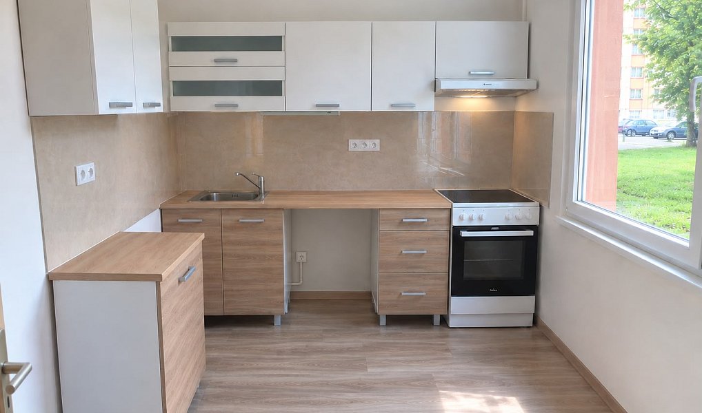 Pronájem bytu 3+1 84 m², Teplice – náhled fotky 2