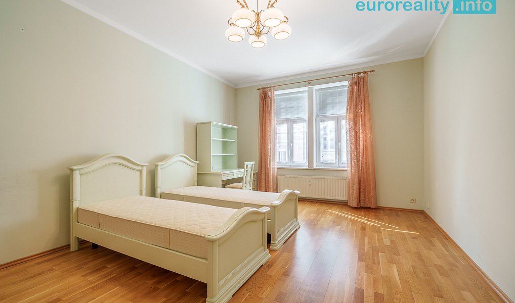 Prodej bytu 2+1 80 m², Karlovy Vary – náhled fotky 4