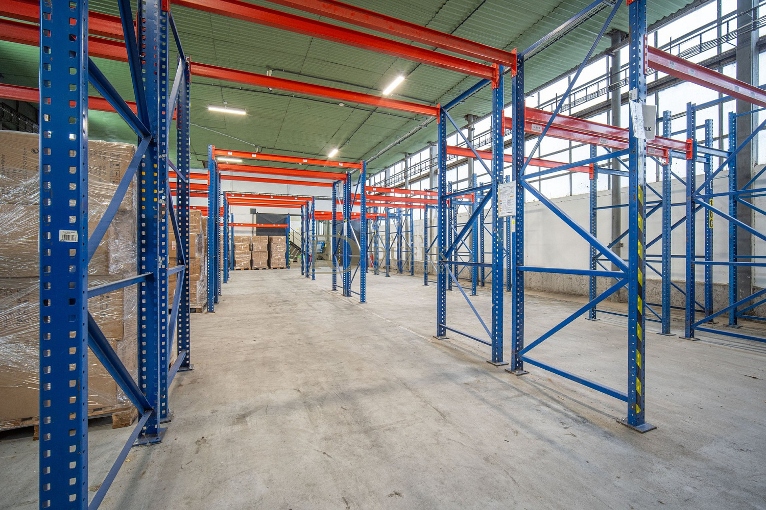 Komerční prostor, 908 m²