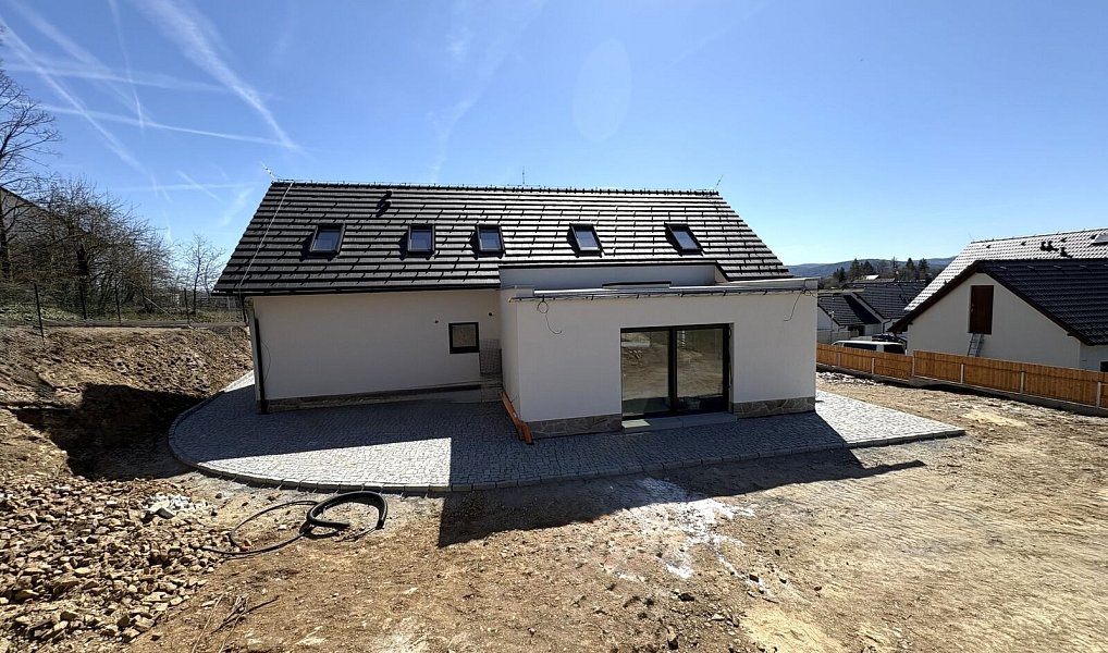 Prodej domu 188 m² s pozemkem 825 m², Strunkovice nad Blanicí – náhled fotky 3