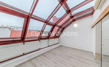 Pronájem bytu 4+1 80 m², Pod Klamovkou, Praha 5 - Košíře