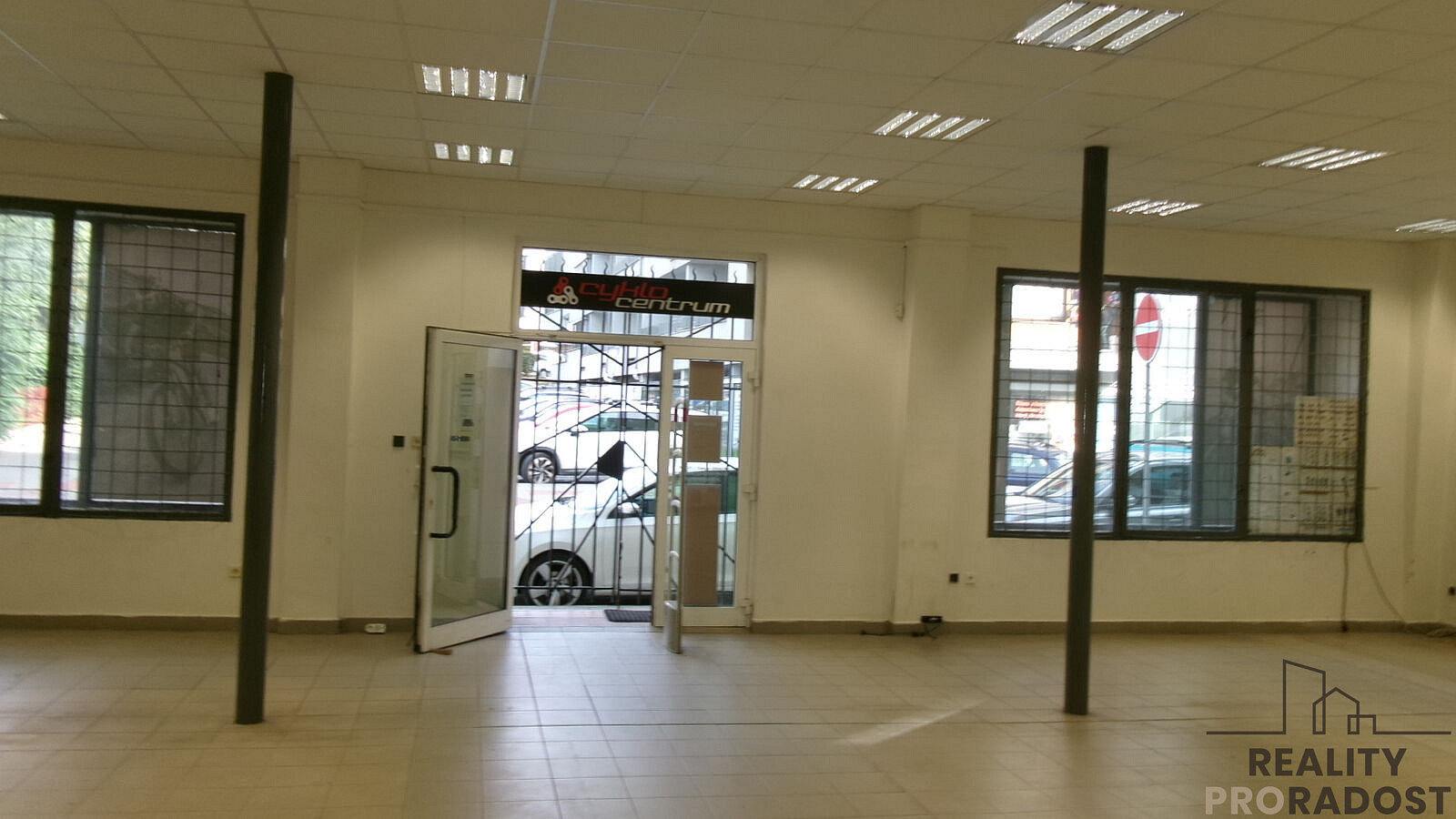 Prodej obchodních prostor 400 m² – fotografie 5