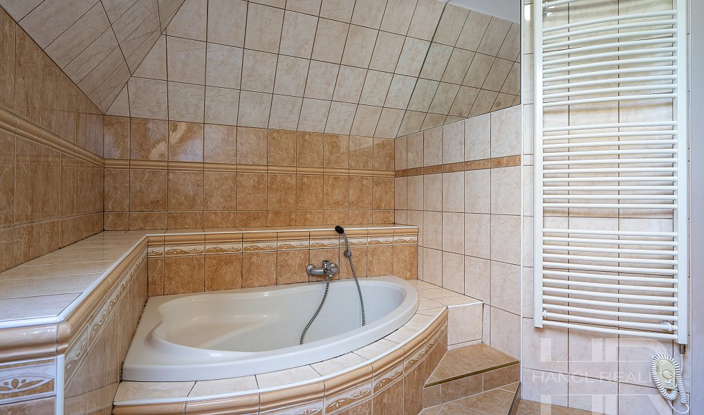 Prodej domu 202 m² s pozemkem 2 142 m², Šternberk – náhled fotky 10