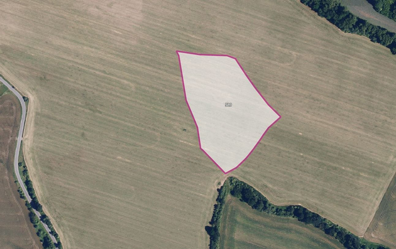 Prodej pole 27 615 m²