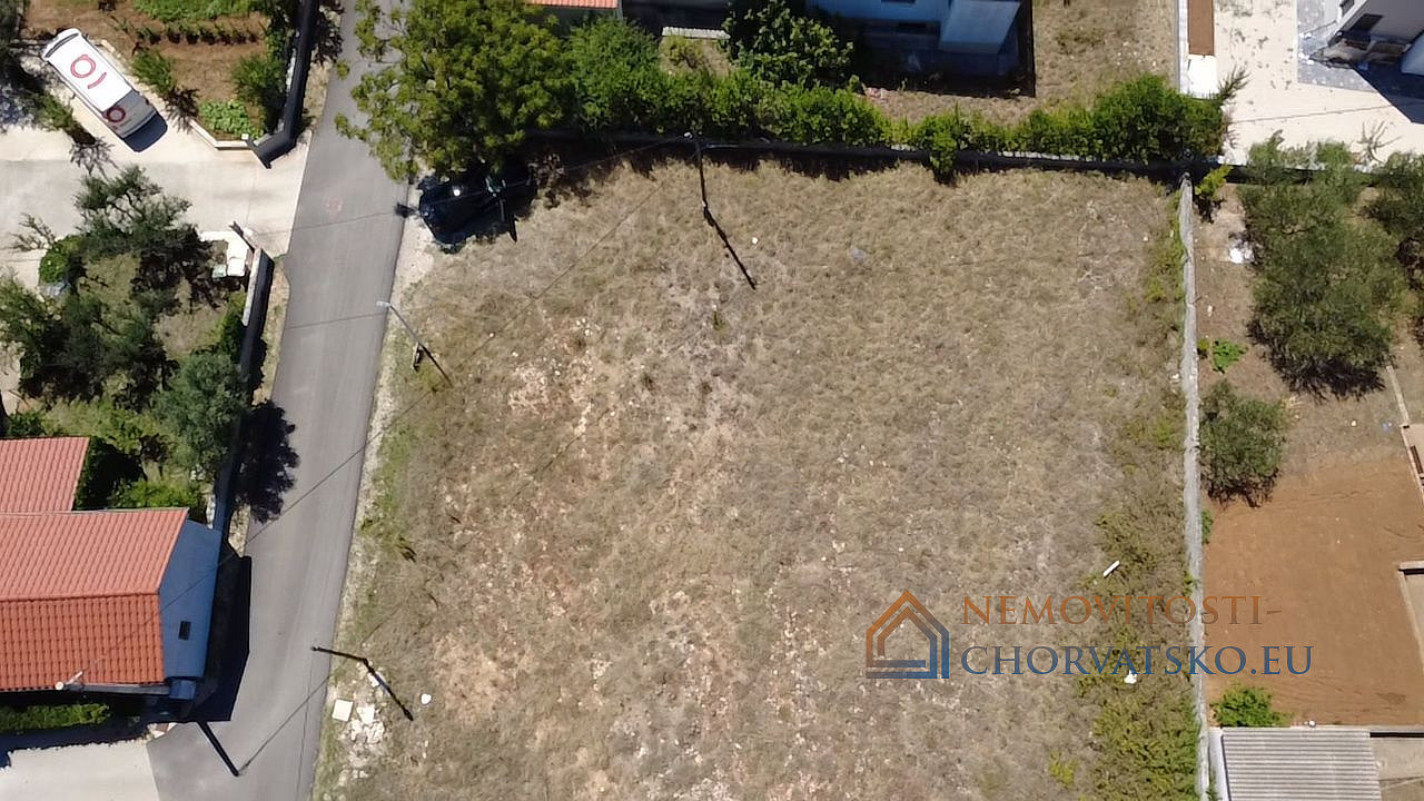 Pozemek 613 m2m², Privlaka – pohled 2
