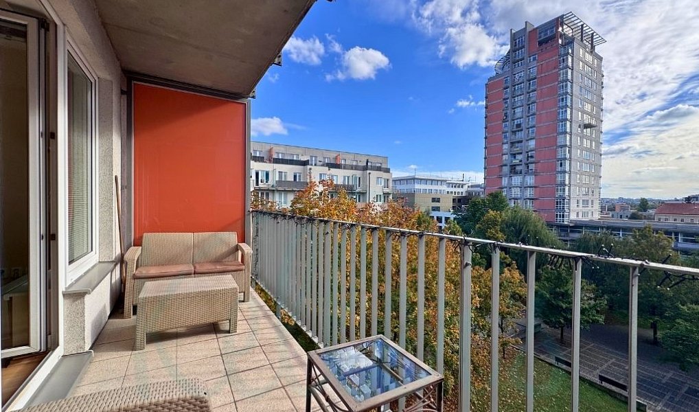 Pronájem bytu 2+kk 59 m², Praha – náhled fotky 3