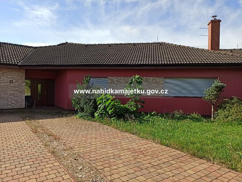 Prodej domu 421 m² s pozemkem 2 032 m²