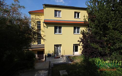 Pronájem bytu 1+kk 20 m², U Dívčích hradů, Praha 5 - Smíchov