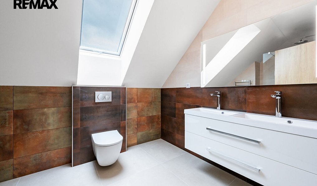 Prodej bytu 4+kk 91 m², Jince – náhled fotky 20