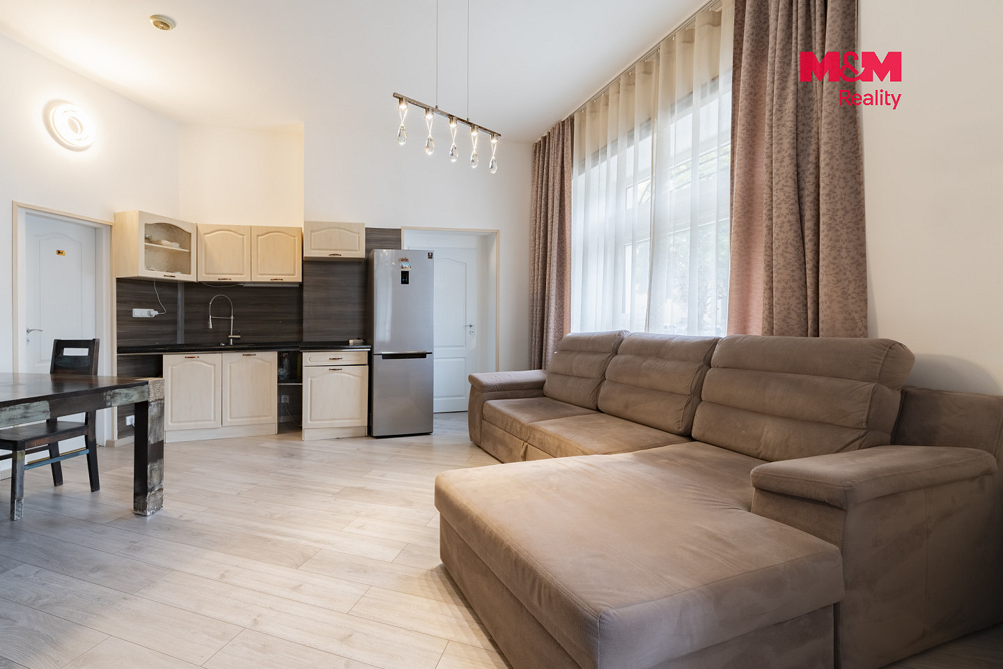 Prodej nájemního domu, činžáku 340 m² – fotografie 2