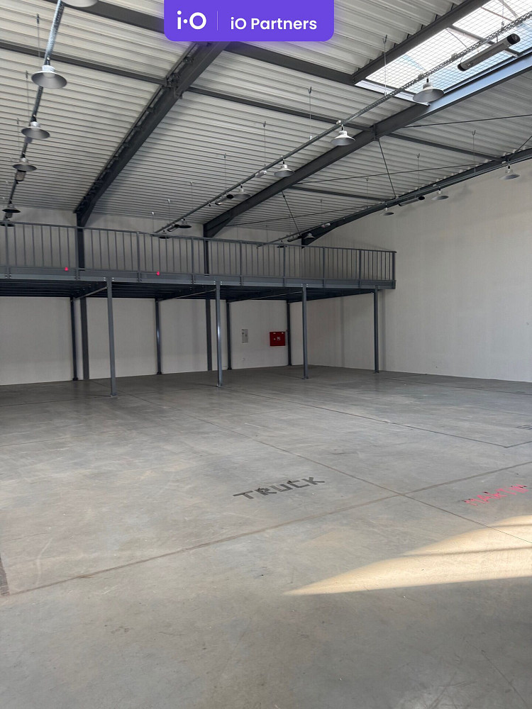 Pronájem skladovacích prostor 1 000 m² – fotografie 3