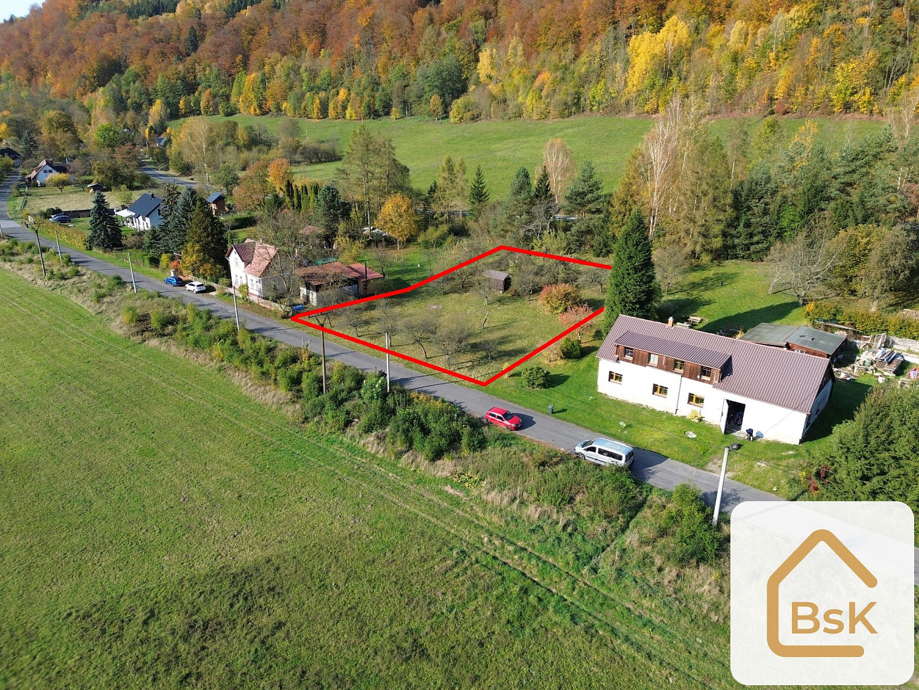 Prodej stavebního pozemku 2 069 m² – fotografie 2