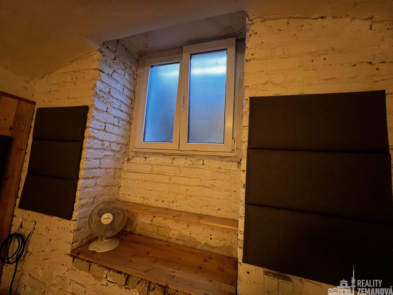 Pronájem komerčního objektu (jiného typu) 32 m² – fotografie 2