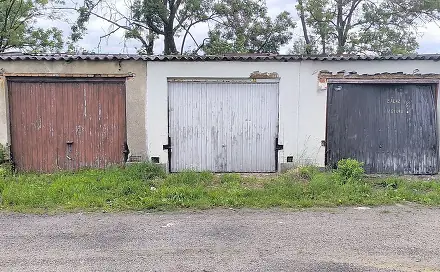 Pronájem pěkné, bezpečně zajištěné garáže, Cheb – ul. Na Návrší, Cheb