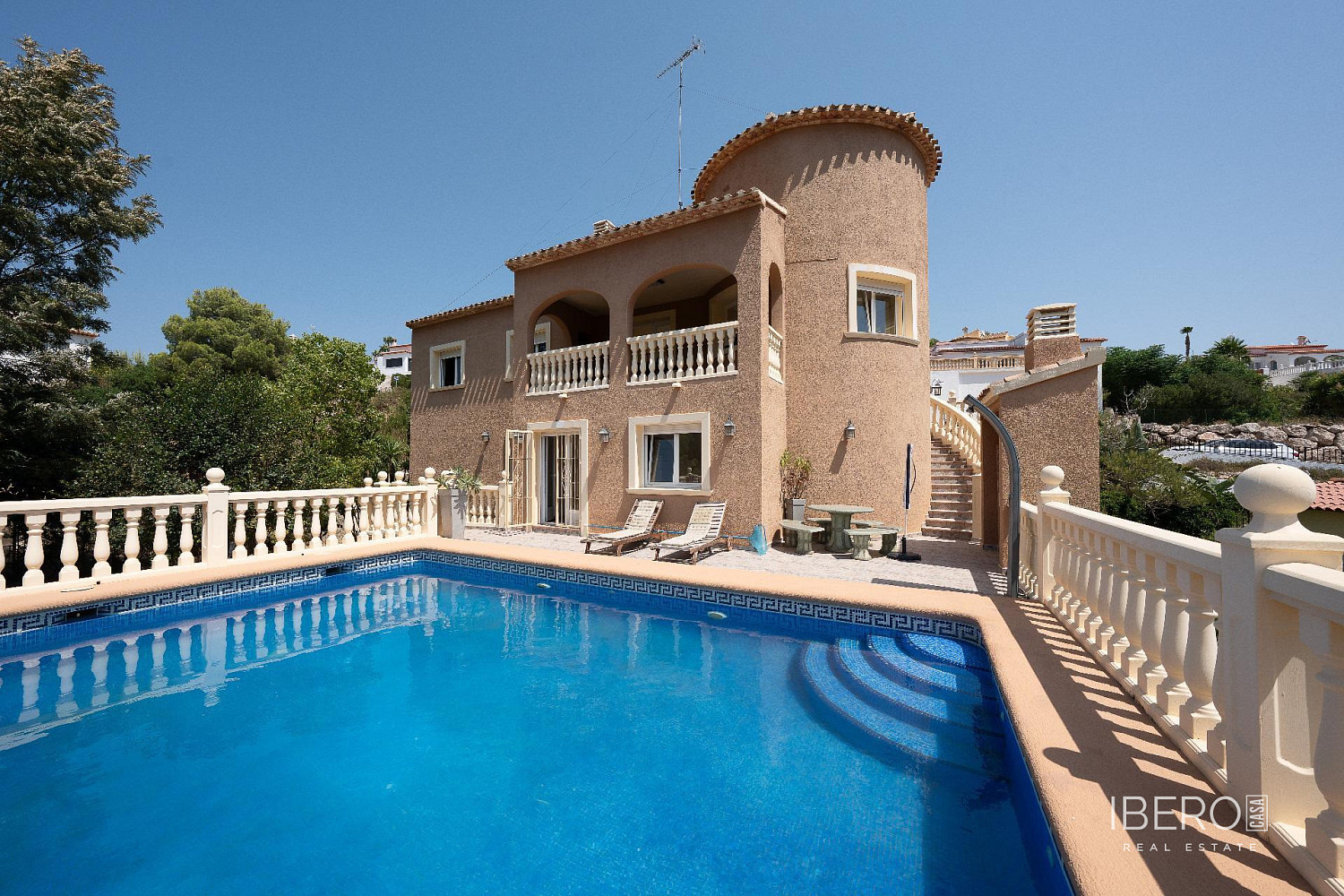 Prodej domu 203 m² s pozemkem 842 m²