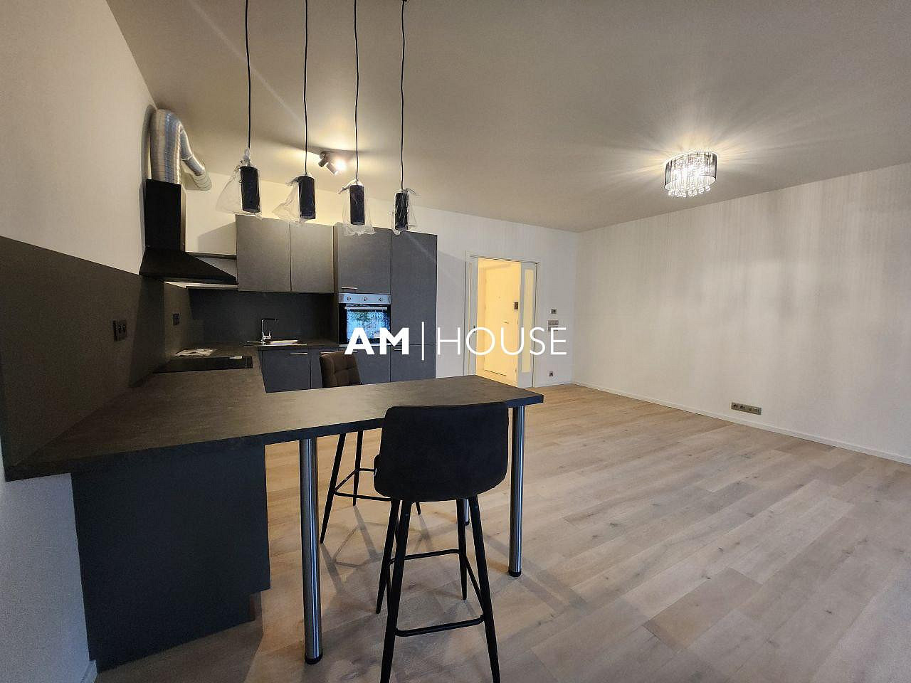 Pronájem bytu 2+kk 69 m² – fotografie 2
