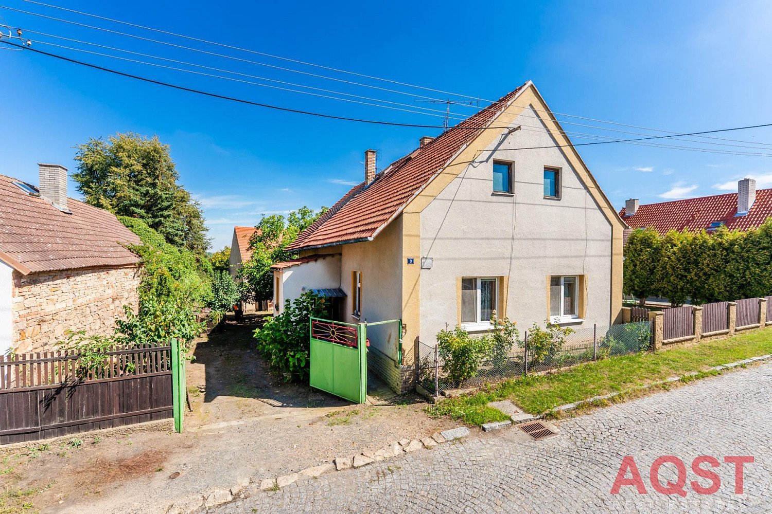 Prodej domu 289 m² s pozemkem 748 m² – fotografie 2