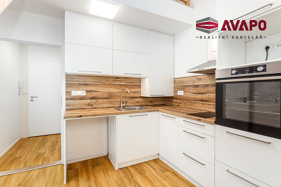 Pronájem bytu 1+kk 38 m² – pohled 3