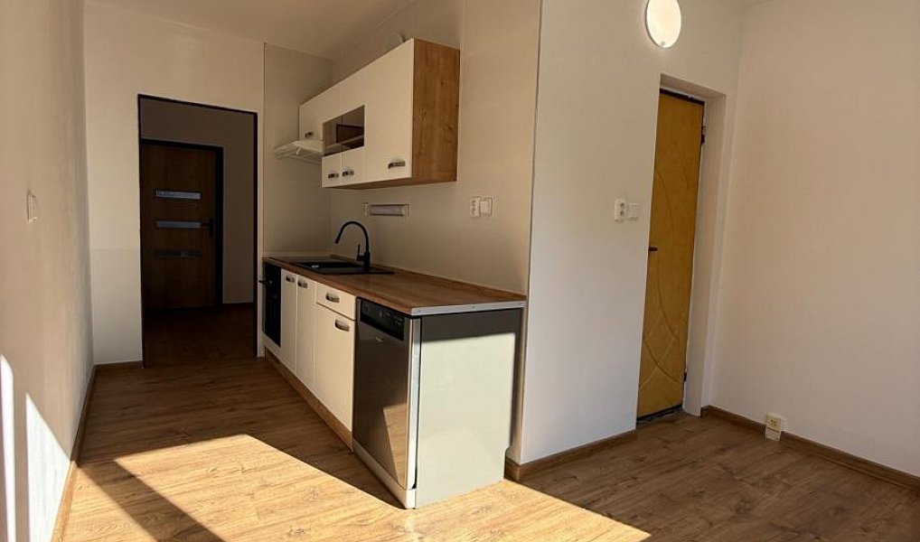 Prodej bytu 3+1 78 m², Jirkov – náhled fotky 2