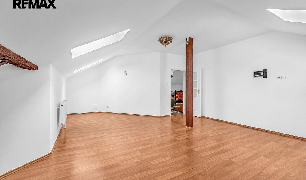 Prodej domu 285 m² s pozemkem 968 m², Šestajovice – náhled fotky 29
